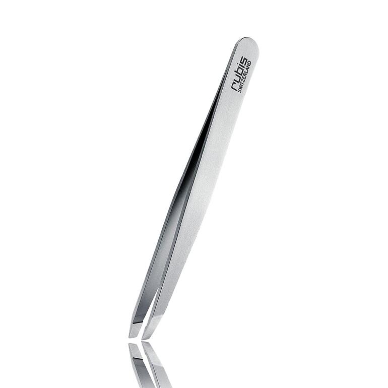 Pincet Manicure pincet op een witte achtergrond.
