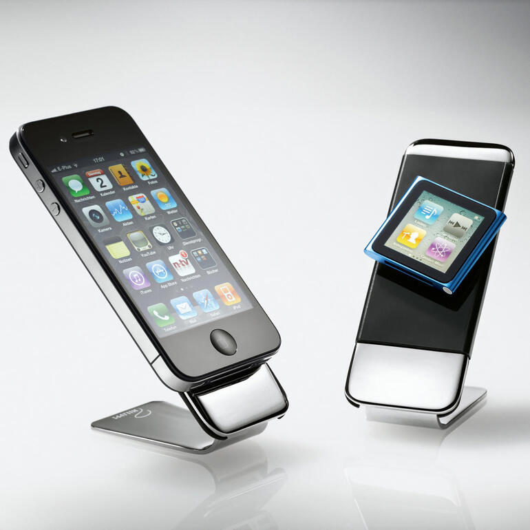 Grip gsm-houder Twee telefoonhouders met smartphones op een tafel.