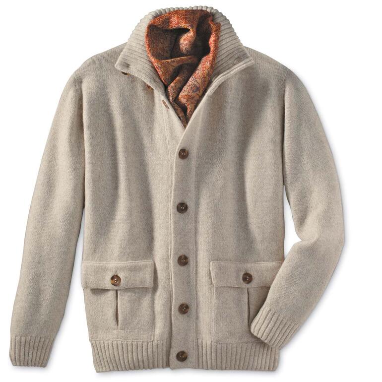 Grijze Royal-Alpaca vest, met twee grote zakken vooraan en een hoge kraag.