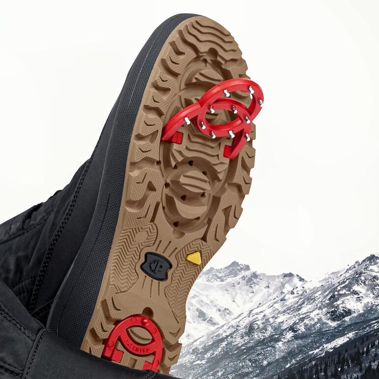 Pajar® Ice Gripper-laarzen Onderkant van Pajar Ice-Gripper laarzen met sneeuwlandschap op de achtergrond.