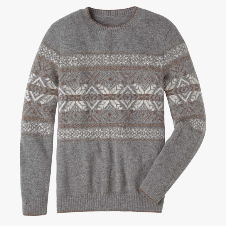 Grijze baby-alpaca Noorse trui met geometrisch patroon op een lichte achtergrond.