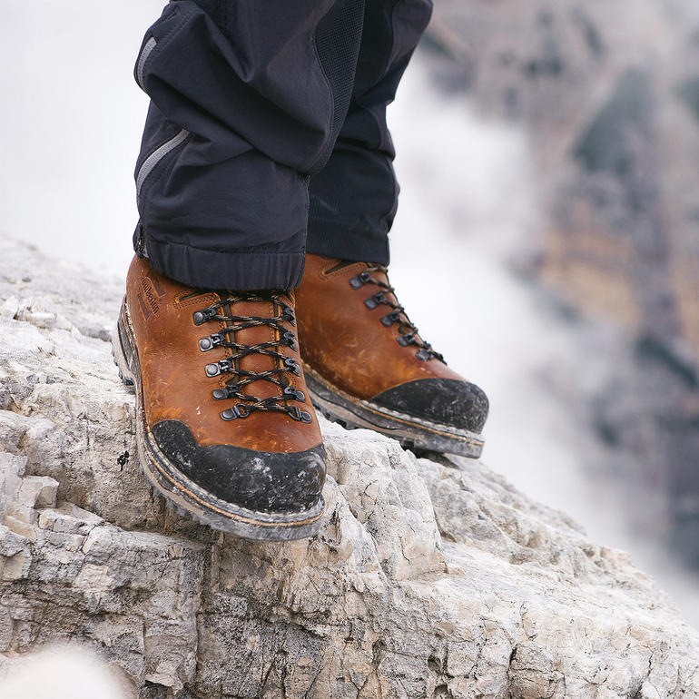 Zamberlan handmade wandelschoen op rotsachtige ondergrond