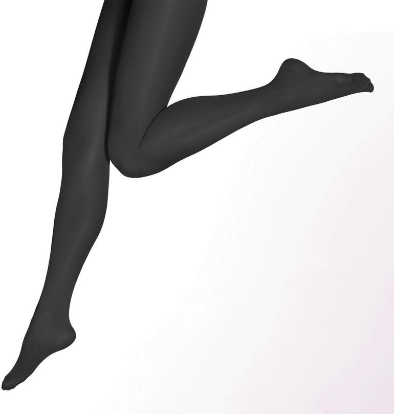 Zwarte panty met been in beweging, op een lichte achtergrond