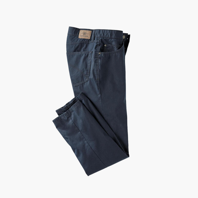 Coolmax® zomer Five-Pocket-broeken liggen gevouwen op een witte achtergrond.