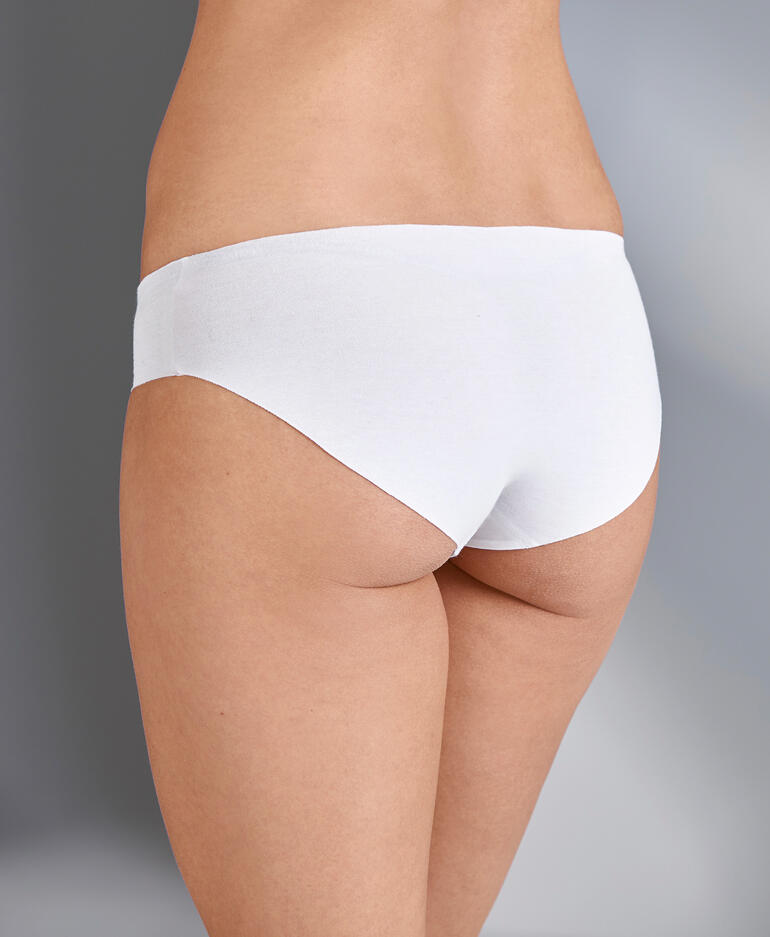 wit Vrouw die een witte Hanro Invisible-Cotton-Slip van achteren draagt.