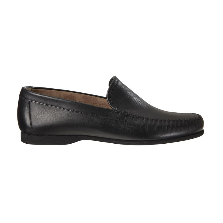 Montecatini pantoffels in mocassinstijl Zijaanzicht van een zwarte mocassinschoen met traditioneel ontwerp.