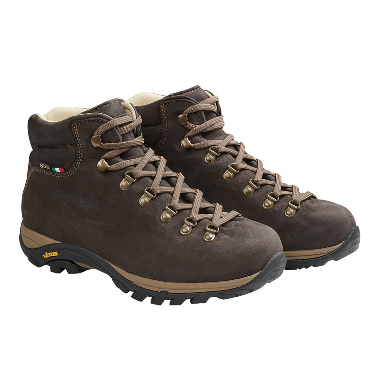 Twee Zamberlan® wandelschoenen in bruin staan naast elkaar.