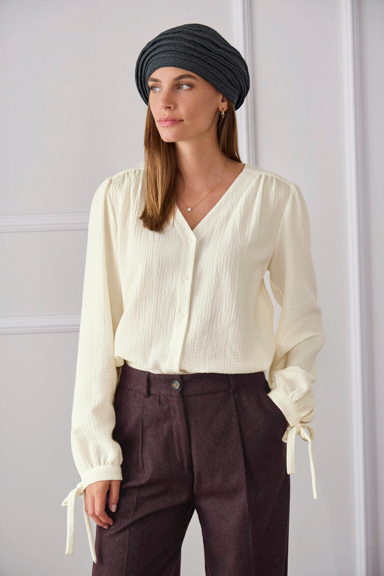 antraciet Katoenen kasjmier crinkle blouse in crème.