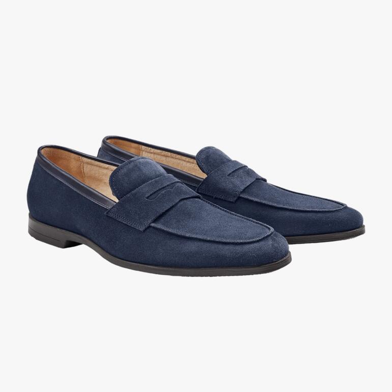 Elegante blauwe mocassin voor formele gelegenheden.