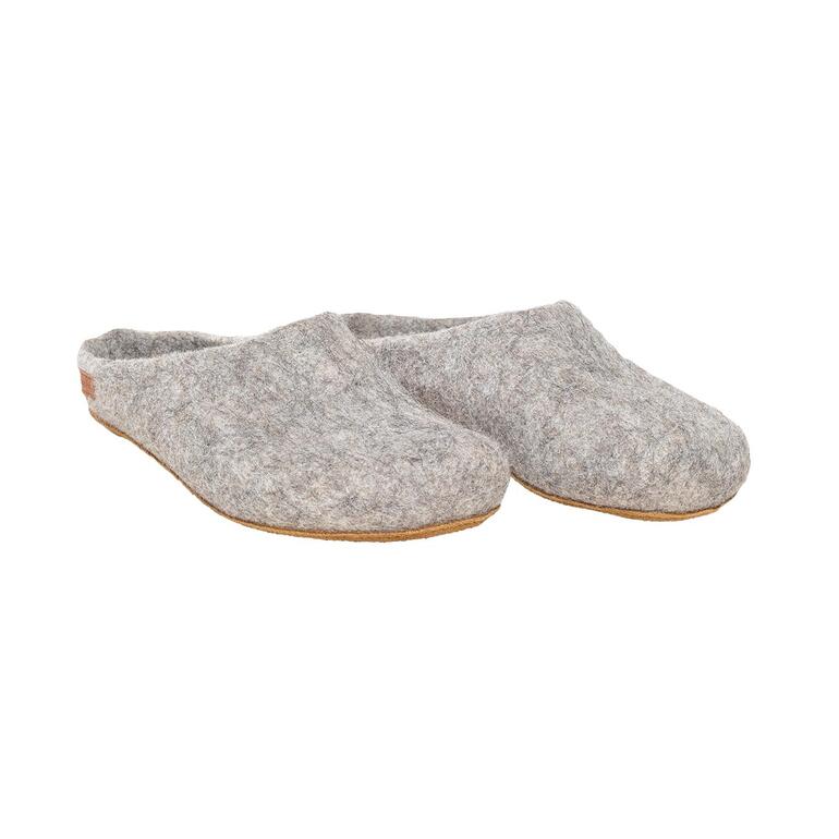 Twee grijze Magicfelt alpaka pantoffels naast elkaar