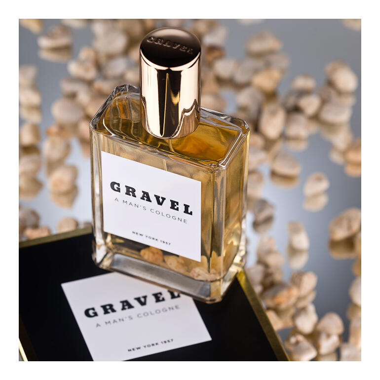 Gravel Eau de Parfum Spray in een heldere fles met gouden sluiting