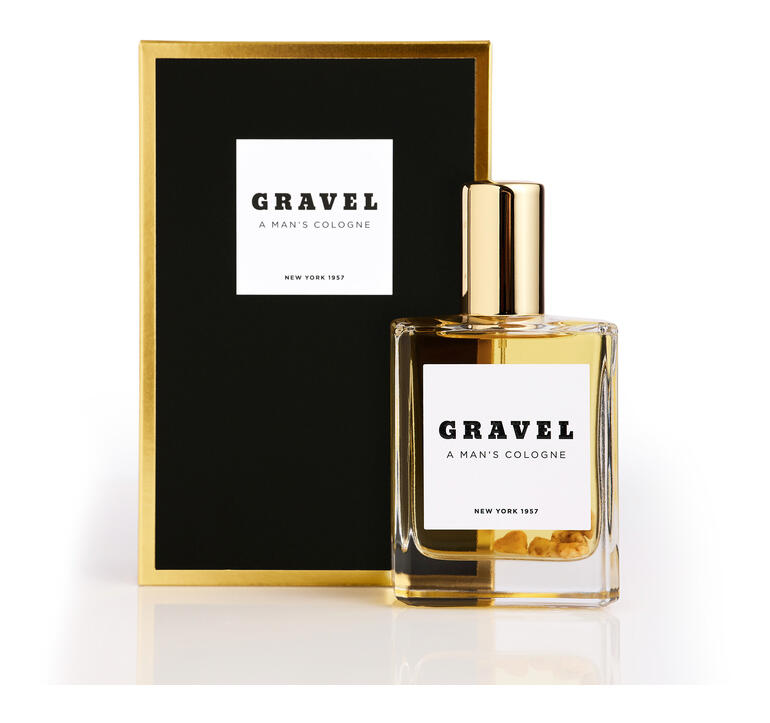 Gravel Eau de Parfum Spray naast de zwarte verpakking