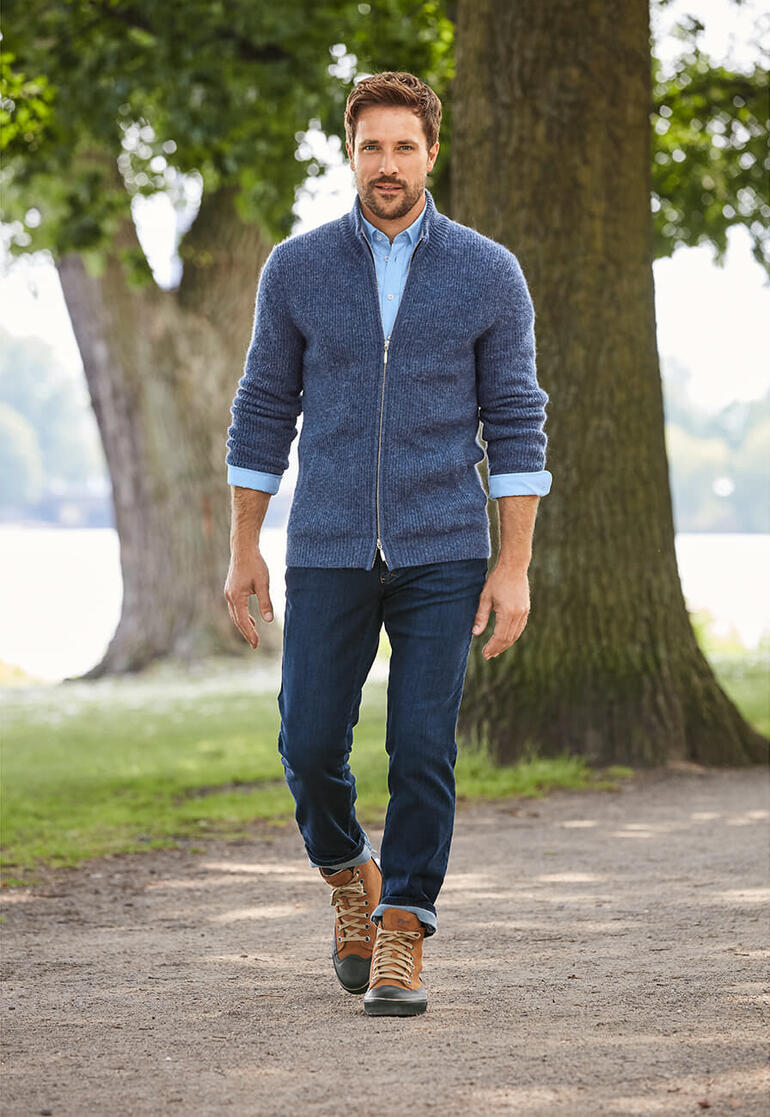 blauw Man in gebreide vest met ritssluiting