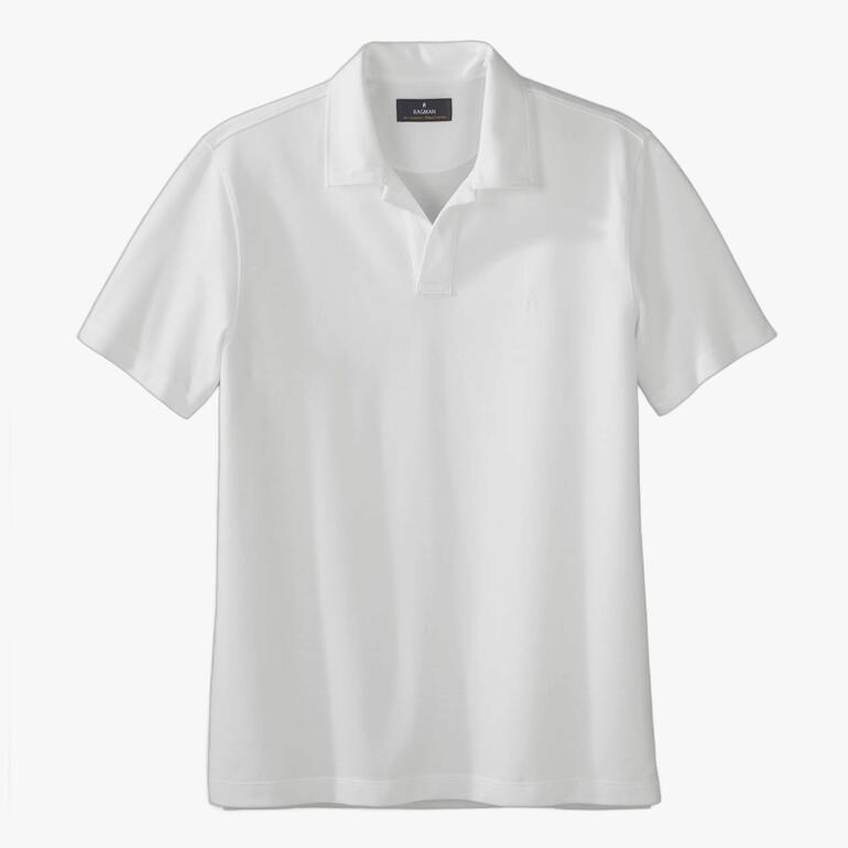 Witte poloshirt, vooraanzicht, stoftextuur zichtbaar.