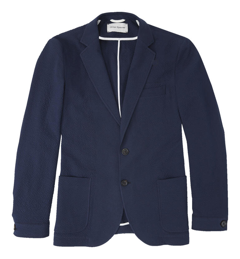 Donkerblauwe seersucker blazer met twee zakken en een knoop in frontaal beeld.