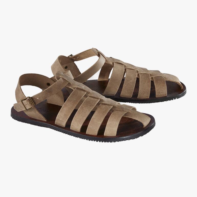 Bruine Romeinse sandaal met meerdere banden en open hiel.