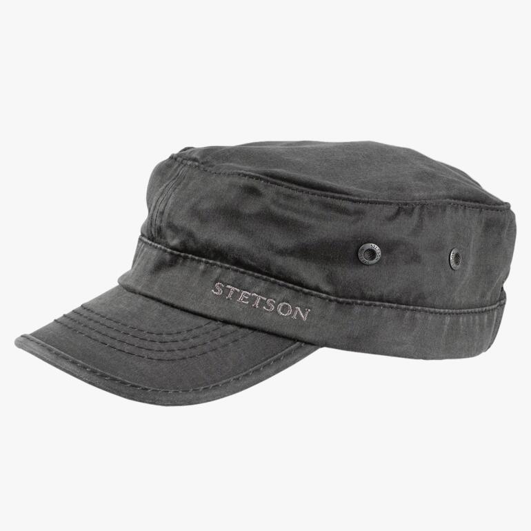 Stetson-hoed in profiel op een witte achtergrond