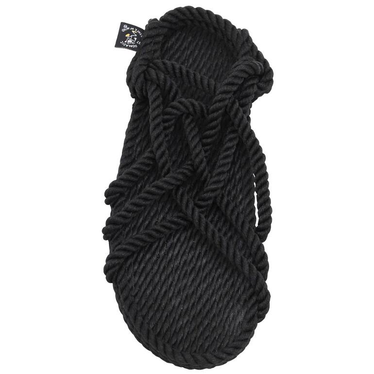 Bovenaanzicht van zwarte touwsandalen, gevlochten ontwerp.
