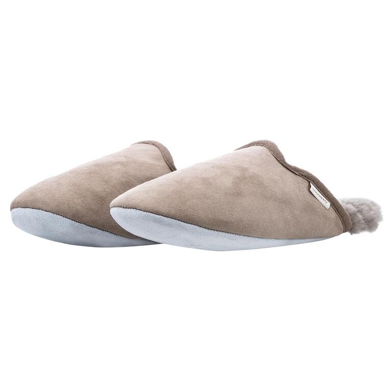 Twee beige Shepherd lamswollen pantoffels, zijdelings met zachte voering.