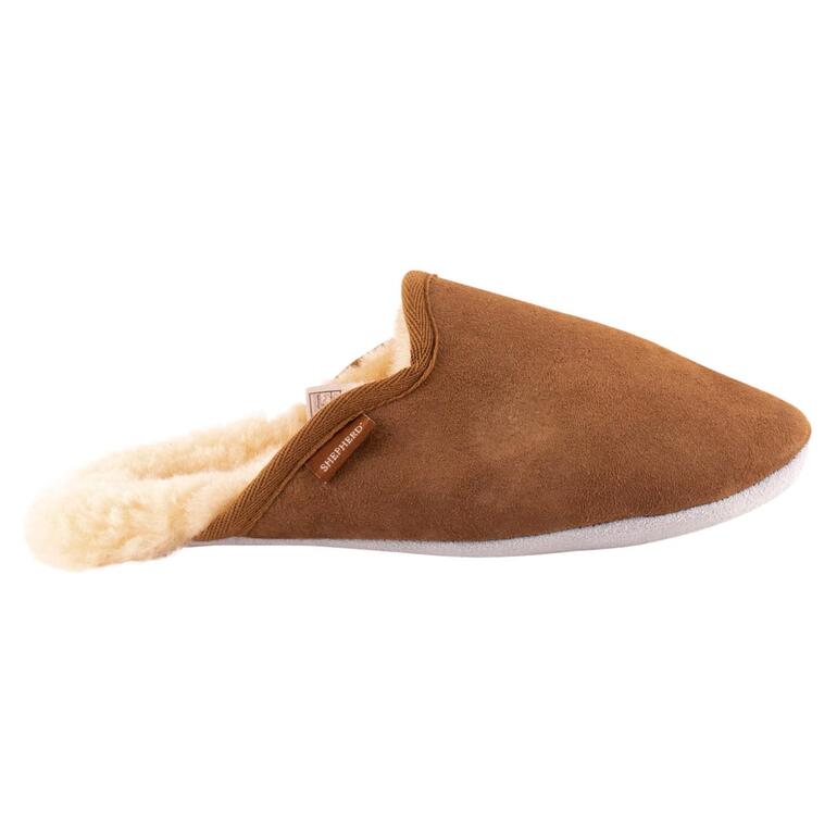 Bruine lamswollen slippers van Shepherd met een zachte voering.