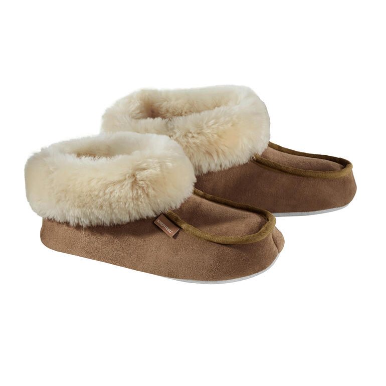 Lamsvachtlaarzen in bruin, zijdelingse zicht, comfortabel en warm.