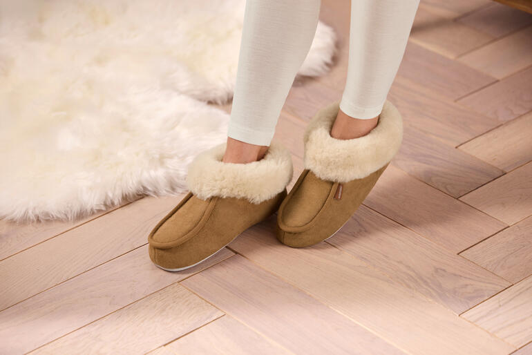 dames, lichtbruin Dames lamswollen laarzen in chestnut kleur, maat 37.