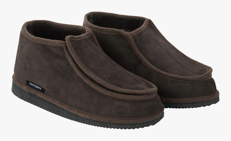 Donkerbruine klittenbandschoenen in paar.