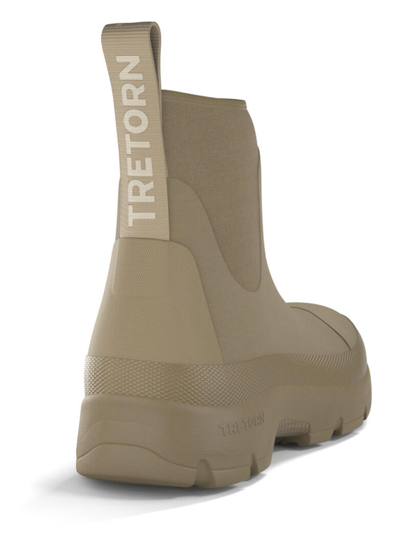 Achteraanzicht van een beige Tretorn neopreen Chelsea-boot.
