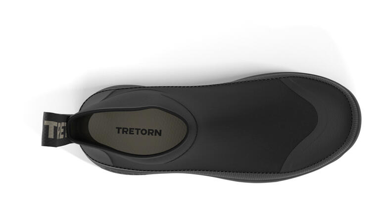 Bovenaanzicht van een zwarte Tretorn neopreen Chelsea-boot.