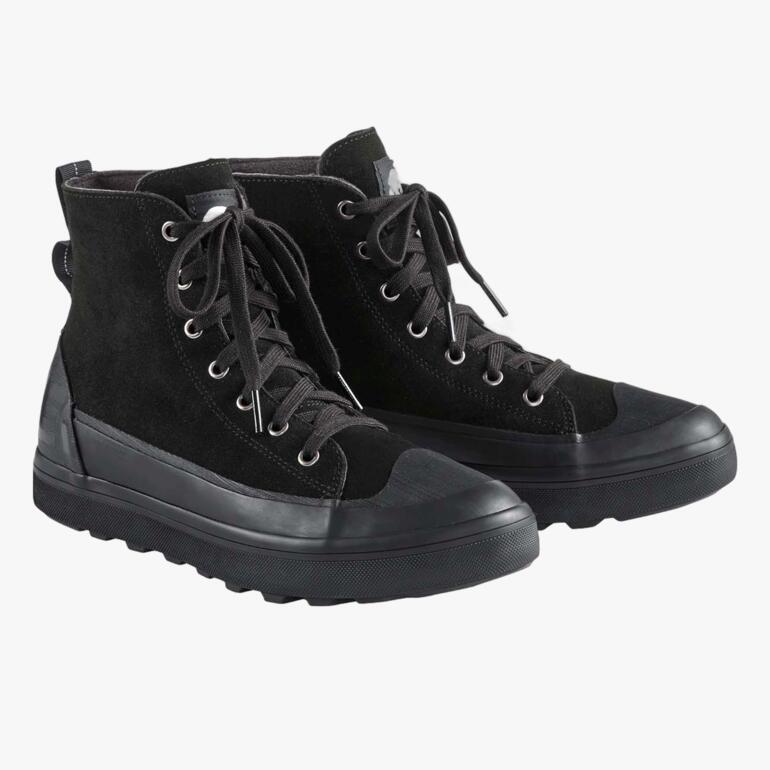 Twee zwarte Sorel waterproof basketbalsneakers naast elkaar.