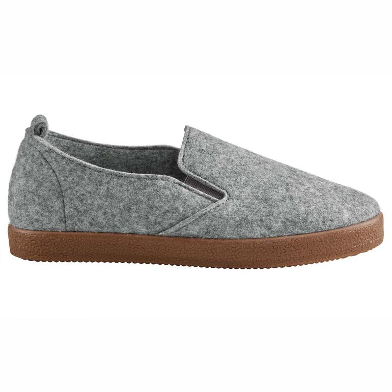 Grand Step Shoes vilten instappers Grijze vilten slip-ons in zijaanzicht.
