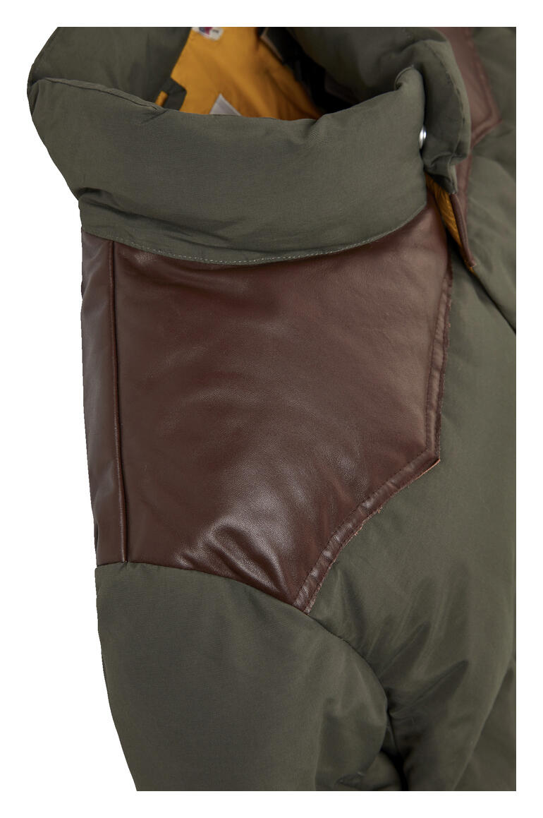 Close-up van de kraag van de Schott NYC Ranger-jack.