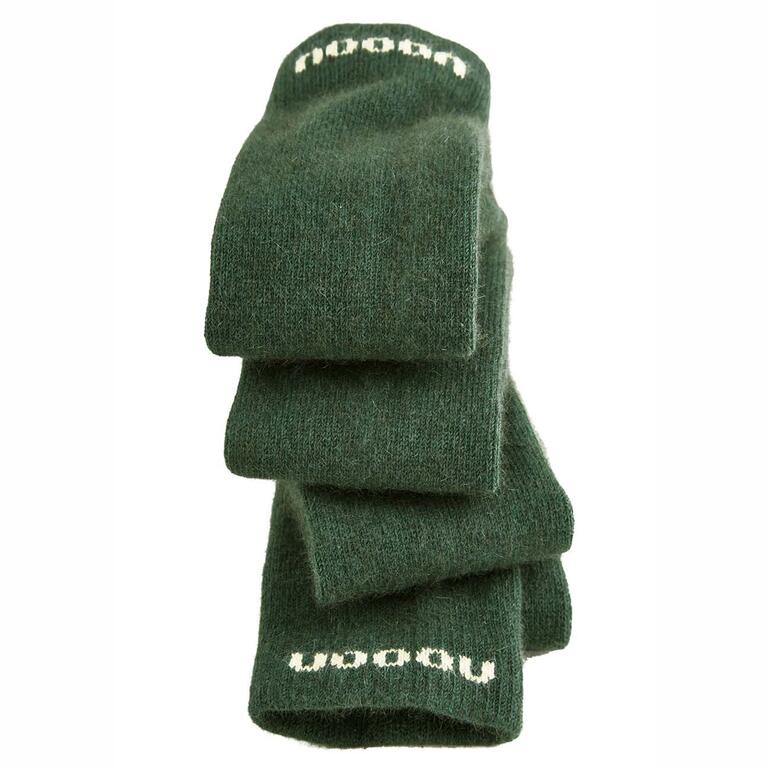 groen Groene unisex sokken op een lichte achtergrond, gestapeld in meerdere lagen.