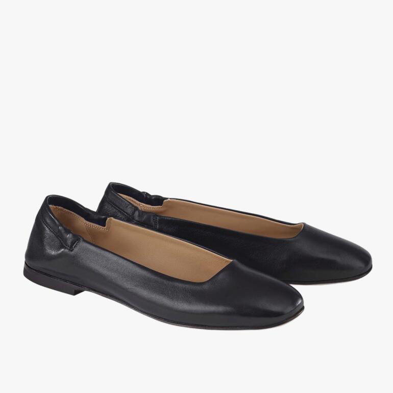 Zwarte soft ballerina's, van voren en van opzij afgebeeld