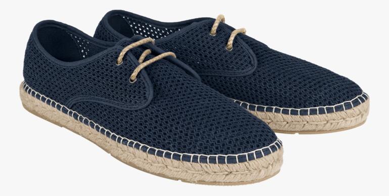 Donkerblauwe mesh-zomerschoen met jute zool, zijaanzicht.