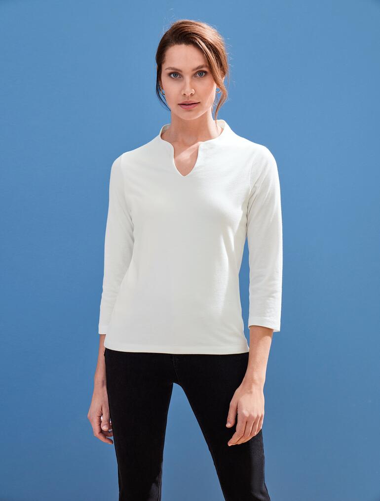 Klassieke blazer-t-shirt in crème met staande kraag en drie kwart mouwen