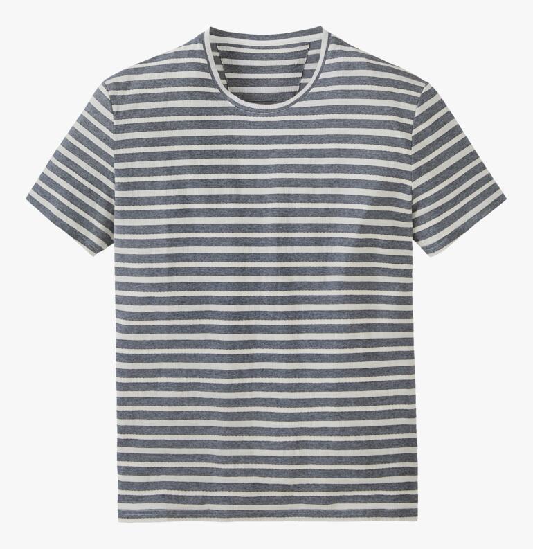 Gestreept T-shirt, gefotografeerd van voren