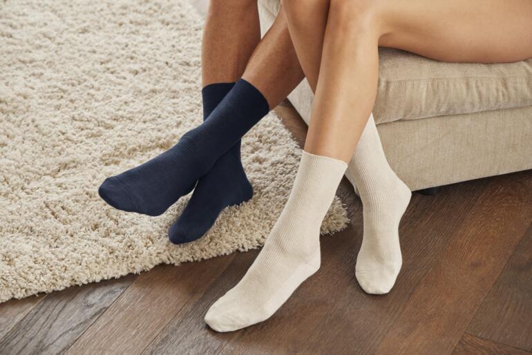 navy en naturel Stel van bamboosokken, een in donkerblauw en een in beige