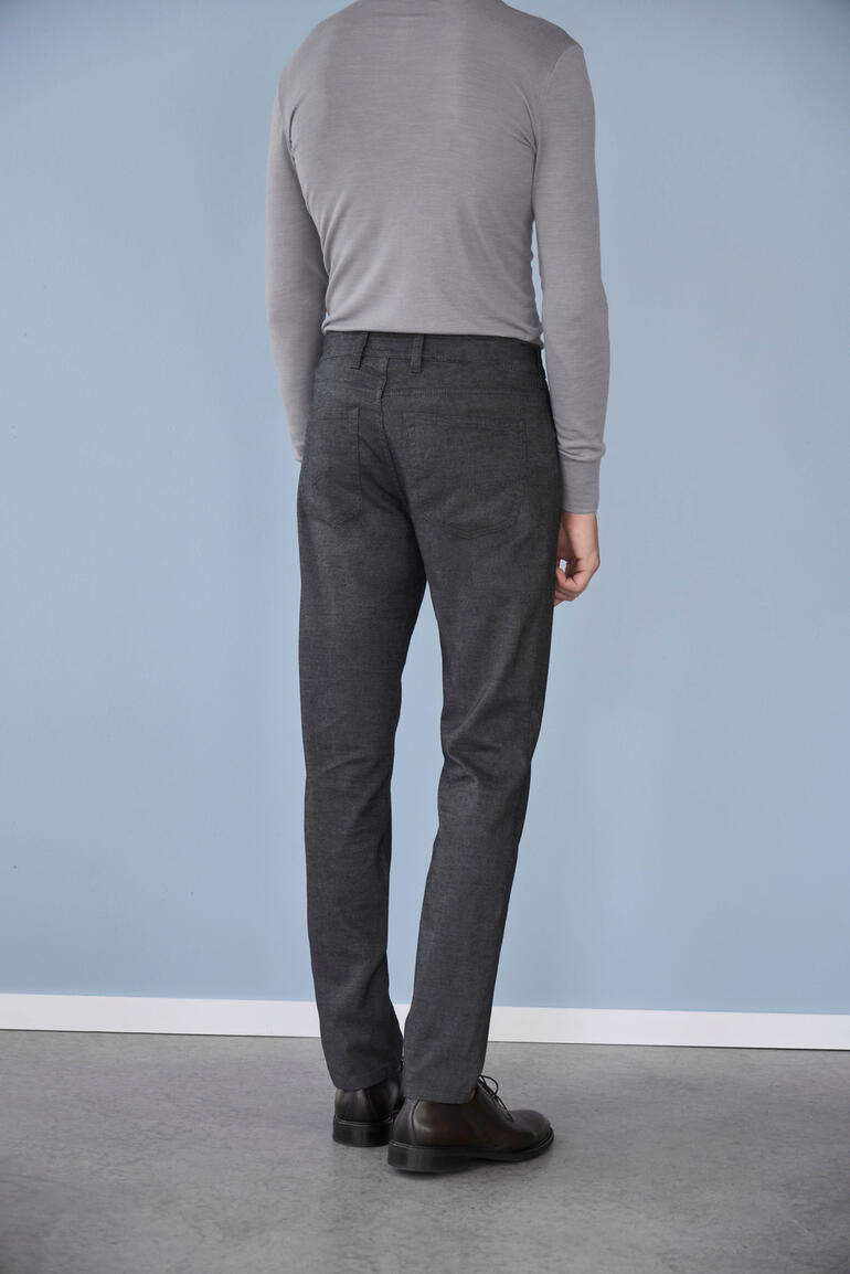 grijs Man van achteren in gardeur smart-casual broek, grijs.