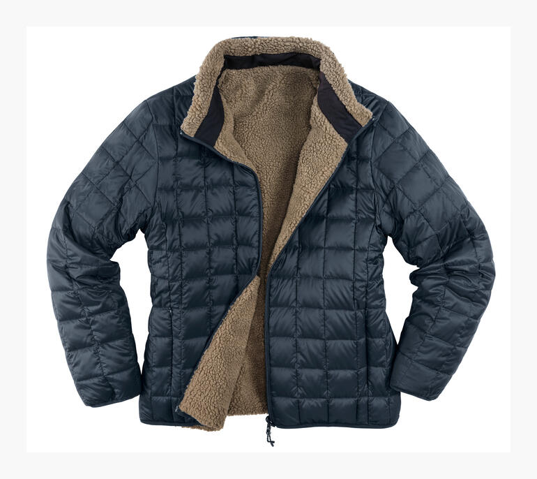 Close-up van Taion donsjack in donkerblauw.