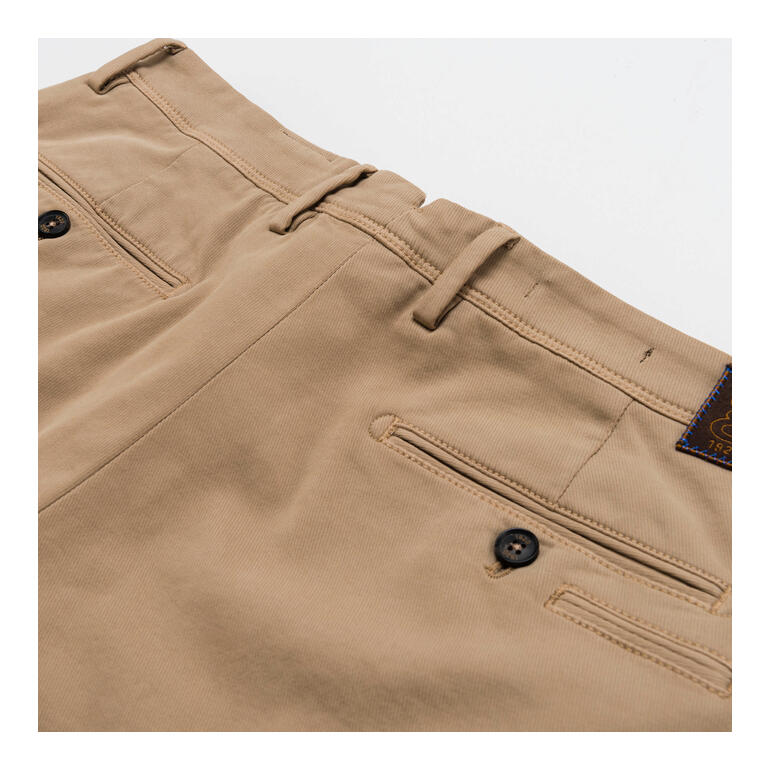 zandkleur Close-up van g1920 Cavalry twill broek met zakken.