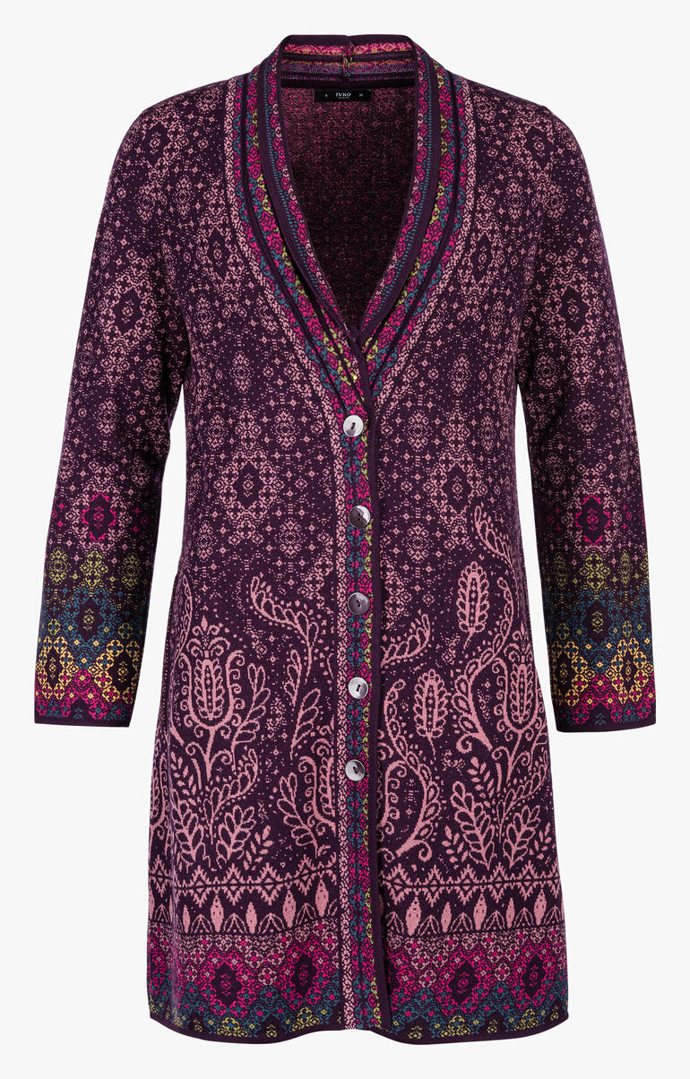 IVKO Jacquard lange cardigan in volledige weergave, voorkant met knopen.