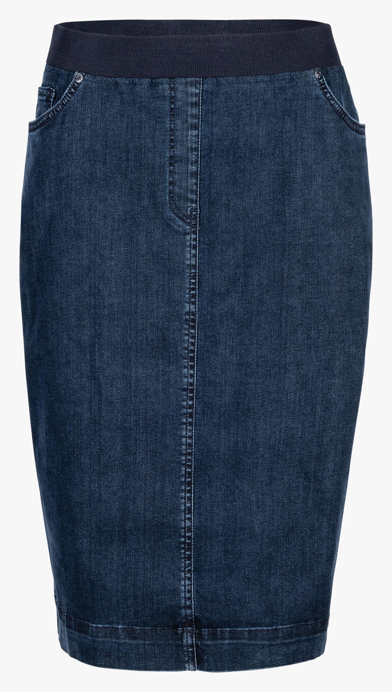 Vooraanzicht van een blauwe jeansrok met elastische taille en smalle pasvorm.