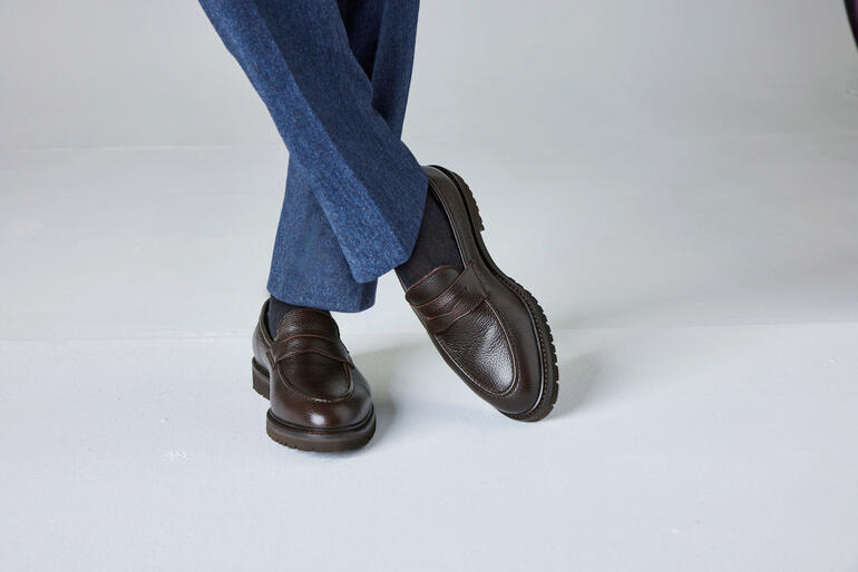 Lamsbonten loafers Lamswollen loafer van bruin, gestructureerd leer