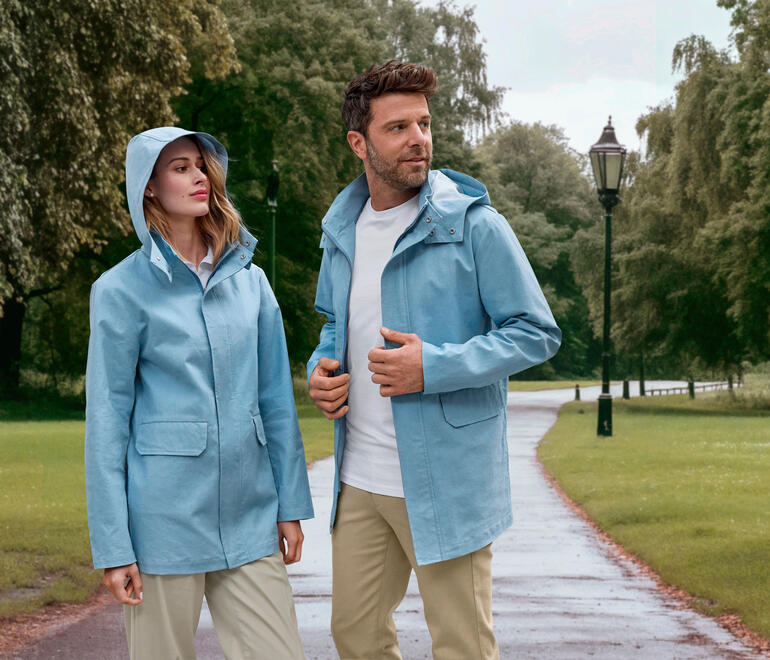 Weerbestendige linnen parka Koppel in waterdichte linnen parka in het park