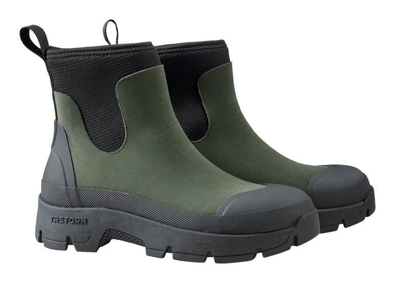 Twee khaki neopreen Chelsea boots met zwarte zool.