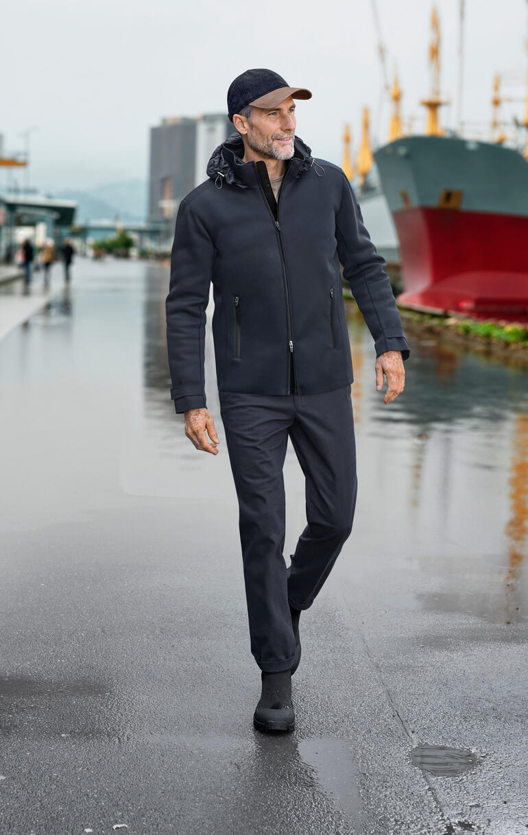 Neoprene outdoorjack in maat 56, waterafstotend.