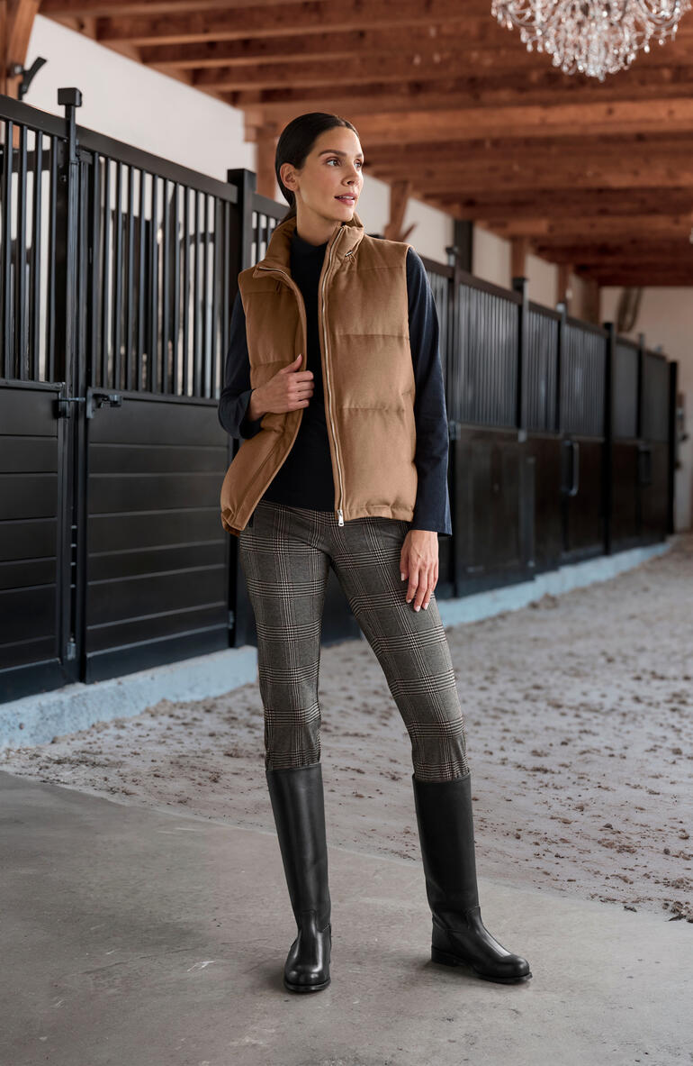 Dames wolmix donvest in camel met zijzakken.