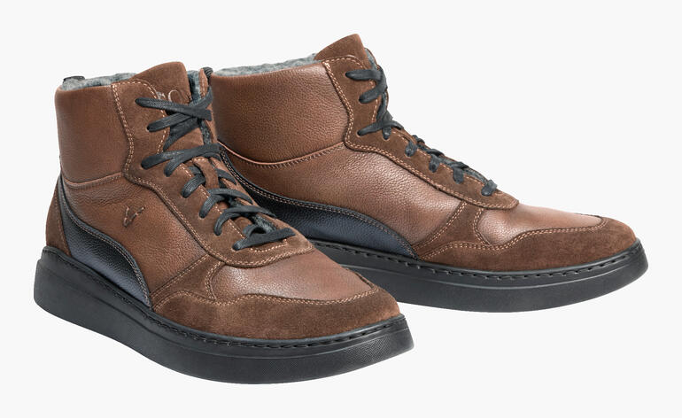 Bruine OCONI wintersneaker met veters en voering, zijaanzicht, maat 41