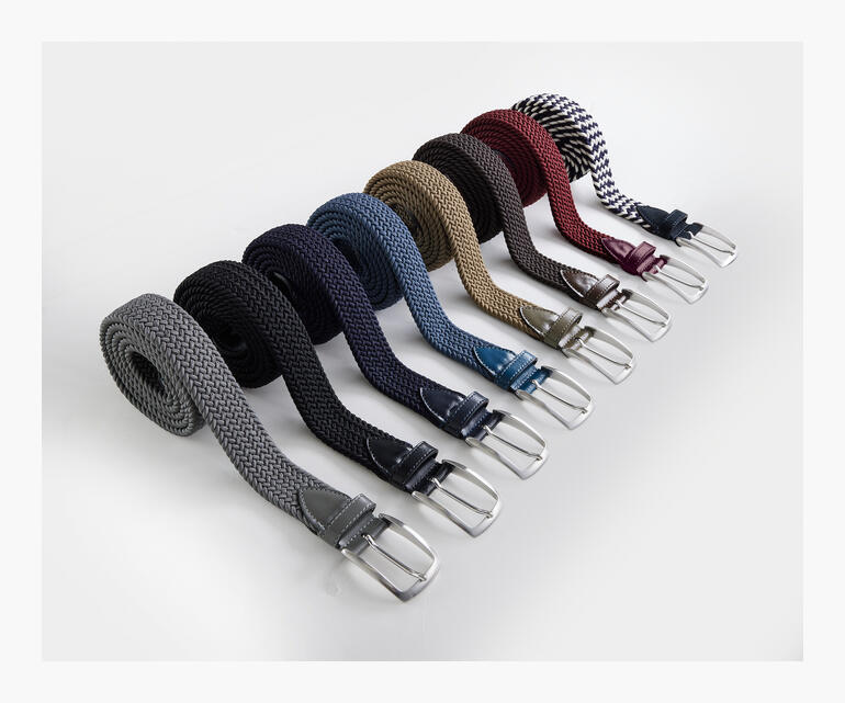 Elastische riemen in verschillende kleuren naast elkaar